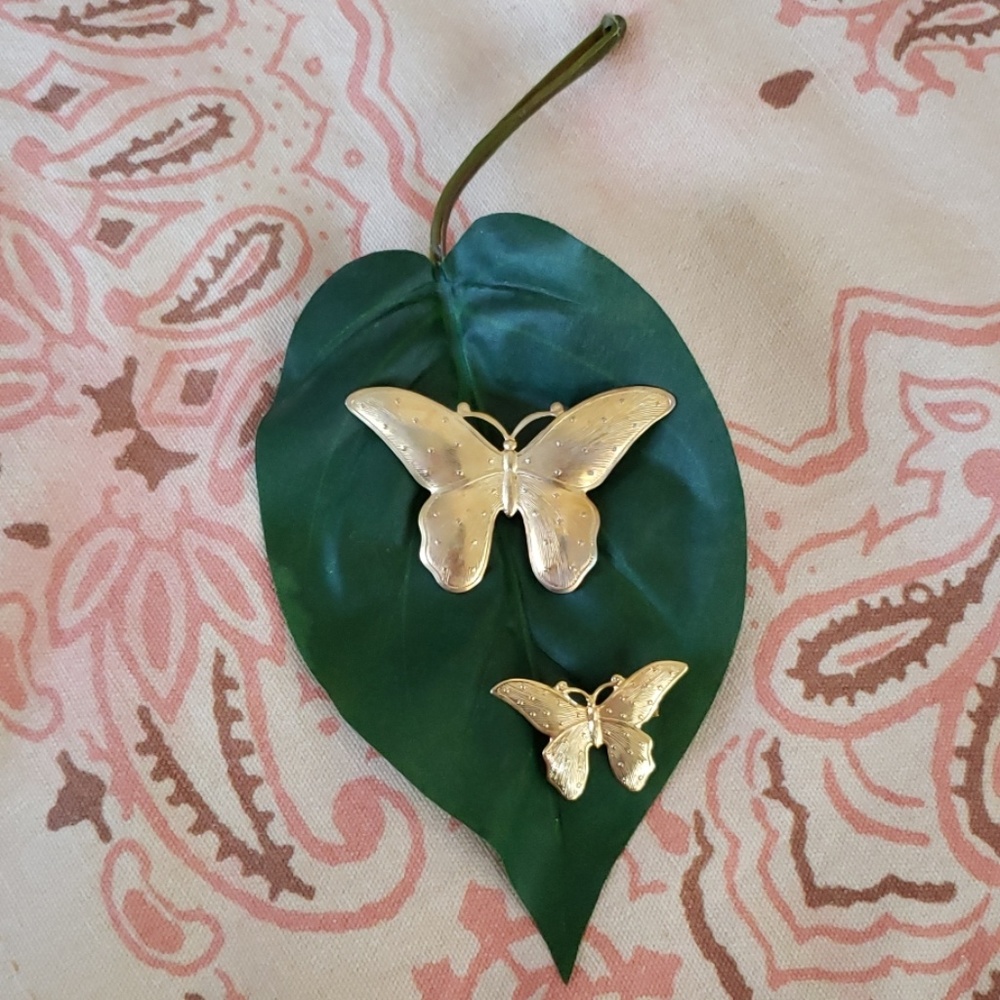 Vintage Gold Butterfly Brooch/ Pendant/ Dots - Picture 8 of 8
